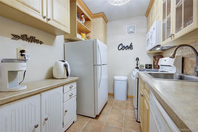 84-39 153rd Avenue 2F, Howard Beach, NY 11414