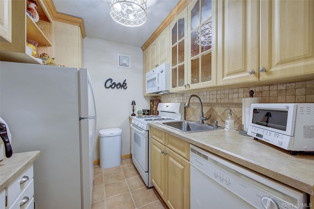 84-39 153rd Avenue 2F, Howard Beach, NY 11414