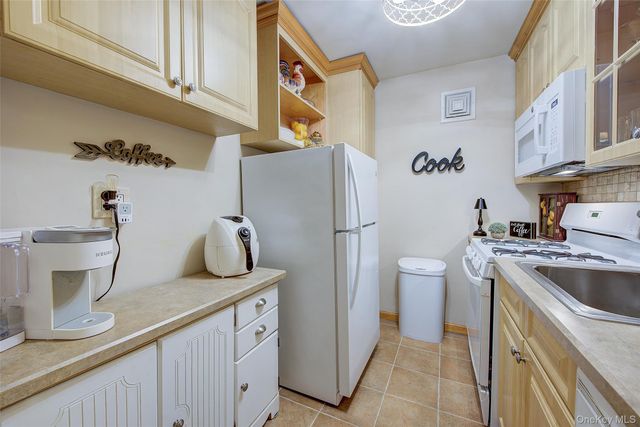 84-39 153rd Avenue 2F, Howard Beach, NY 11414