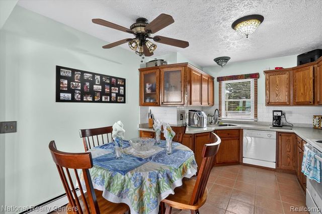 9450 Dexter Pinckney Road, Pinckney, MI 48169