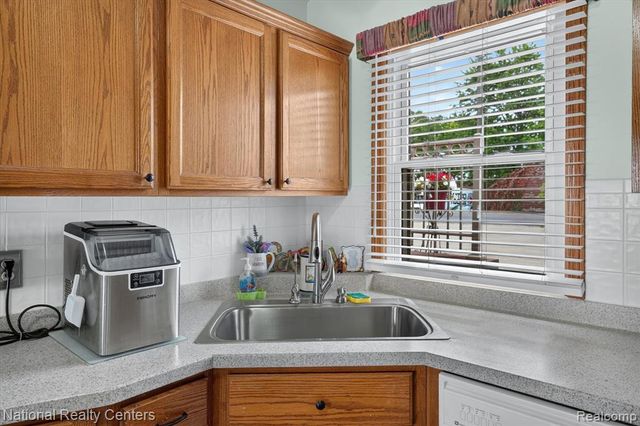 9450 Dexter Pinckney Road, Pinckney, MI 48169