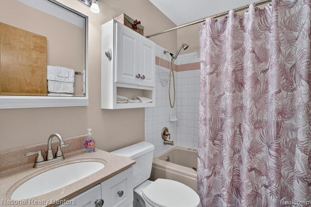 9450 Dexter Pinckney Road, Pinckney, MI 48169