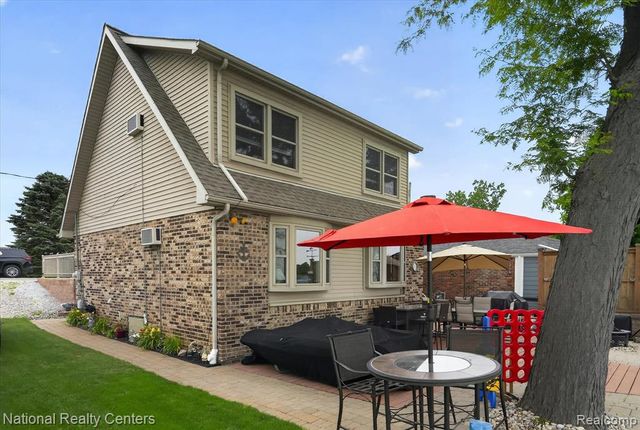 9450 Dexter Pinckney Road, Pinckney, MI 48169