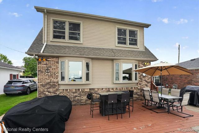 9450 Dexter Pinckney Road, Pinckney, MI 48169