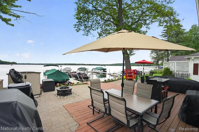9450 Dexter Pinckney Road, Pinckney, MI 48169