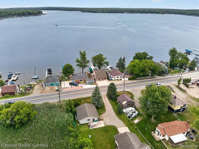 9450 Dexter Pinckney Road, Pinckney, MI 48169