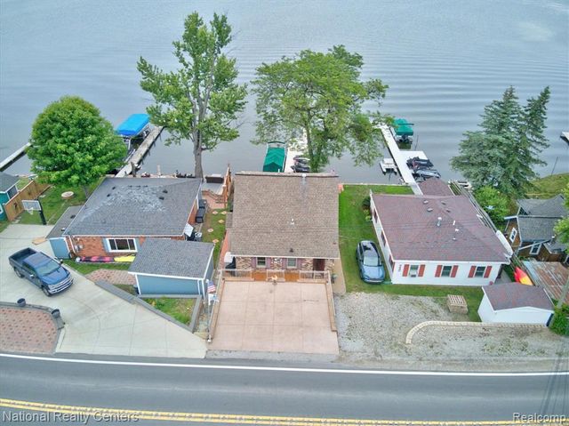 9450 Dexter Pinckney Road, Pinckney, MI 48169