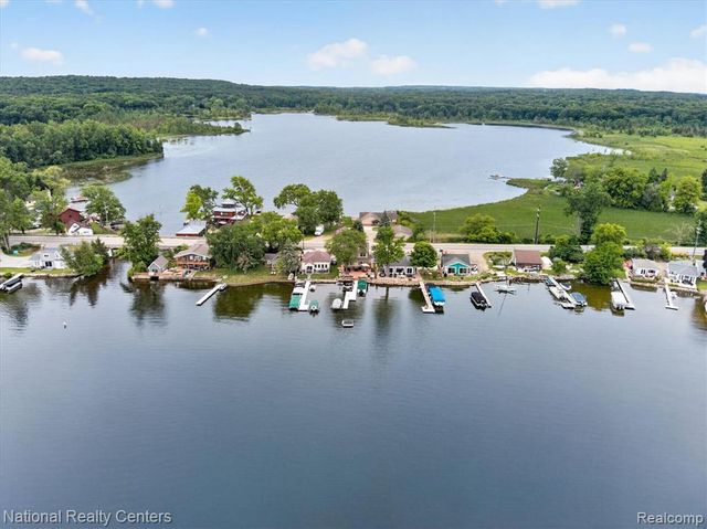 9450 Dexter Pinckney Road, Pinckney, MI 48169