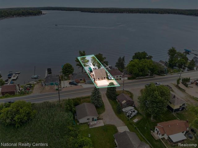 9450 Dexter Pinckney Road, Pinckney, MI 48169