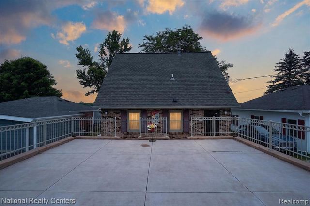9450 Dexter Pinckney Road, Pinckney, MI 48169