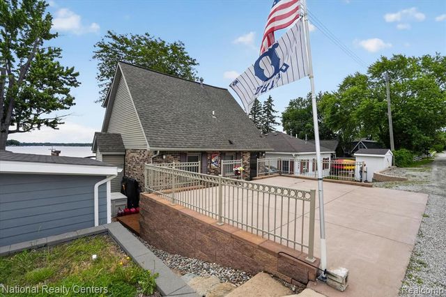 9450 Dexter Pinckney Road, Pinckney, MI 48169
