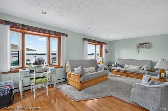 9450 Dexter Pinckney Road, Pinckney, MI 48169