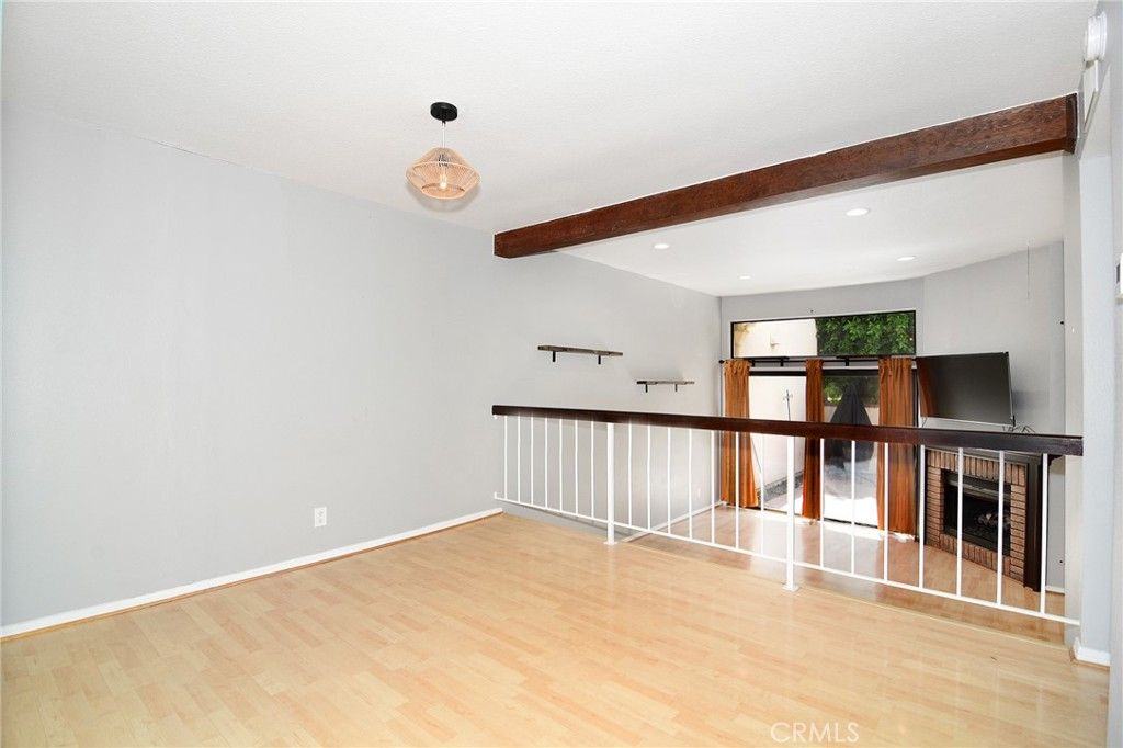 Image 10 of property listing at 18739 Hatteras Street 55, Tarzana, CA 91356