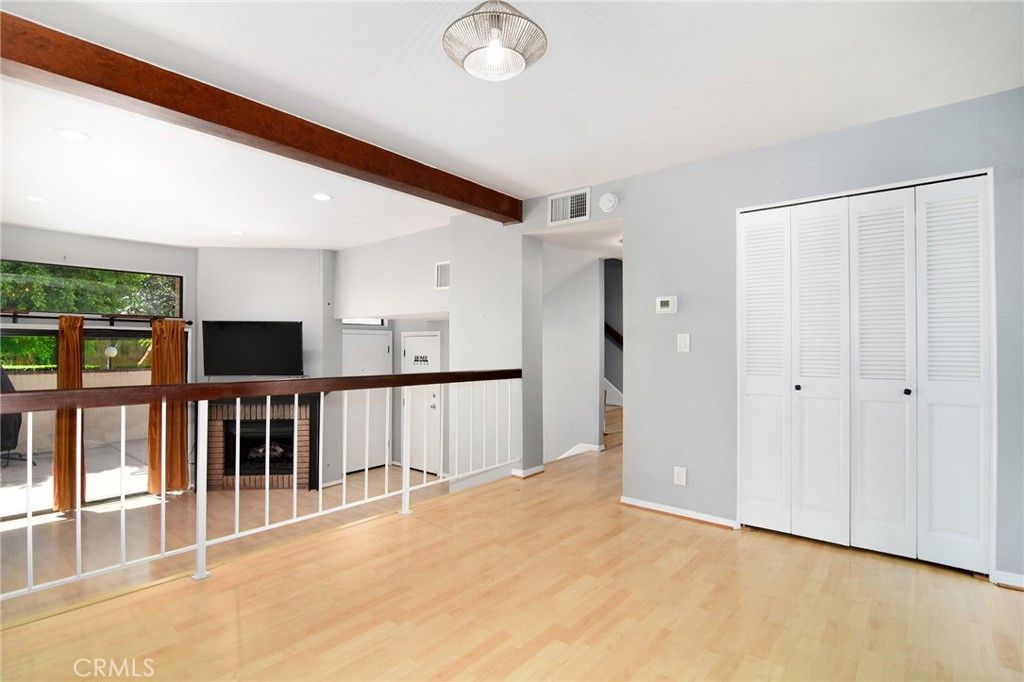 Image 11 of property listing at 18739 Hatteras Street 55, Tarzana, CA 91356