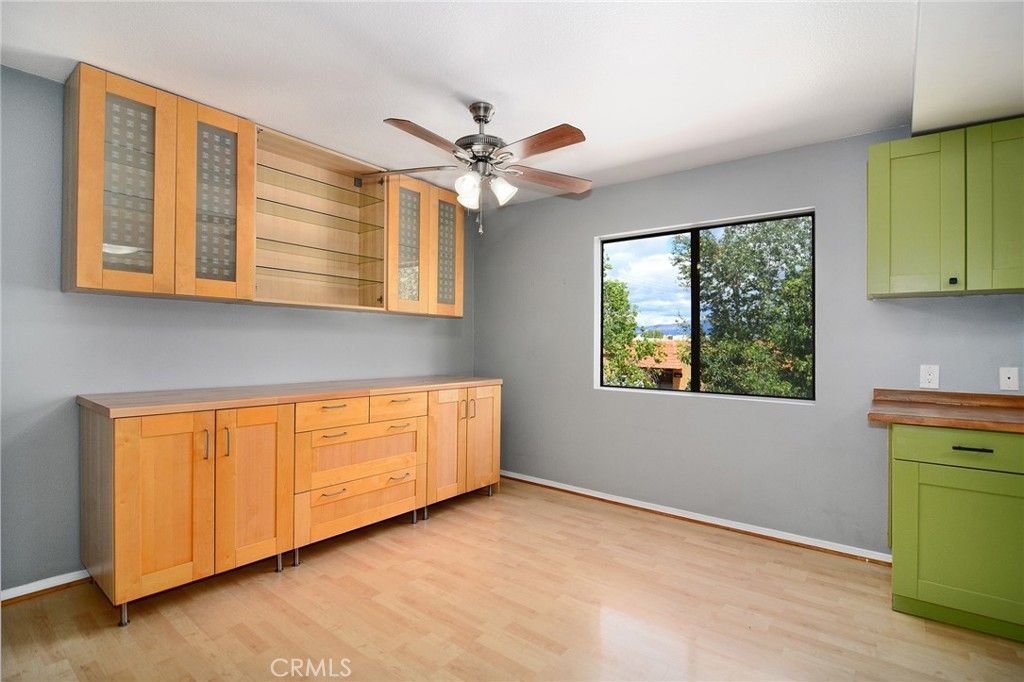 Image 12 of property listing at 18739 Hatteras Street 55, Tarzana, CA 91356