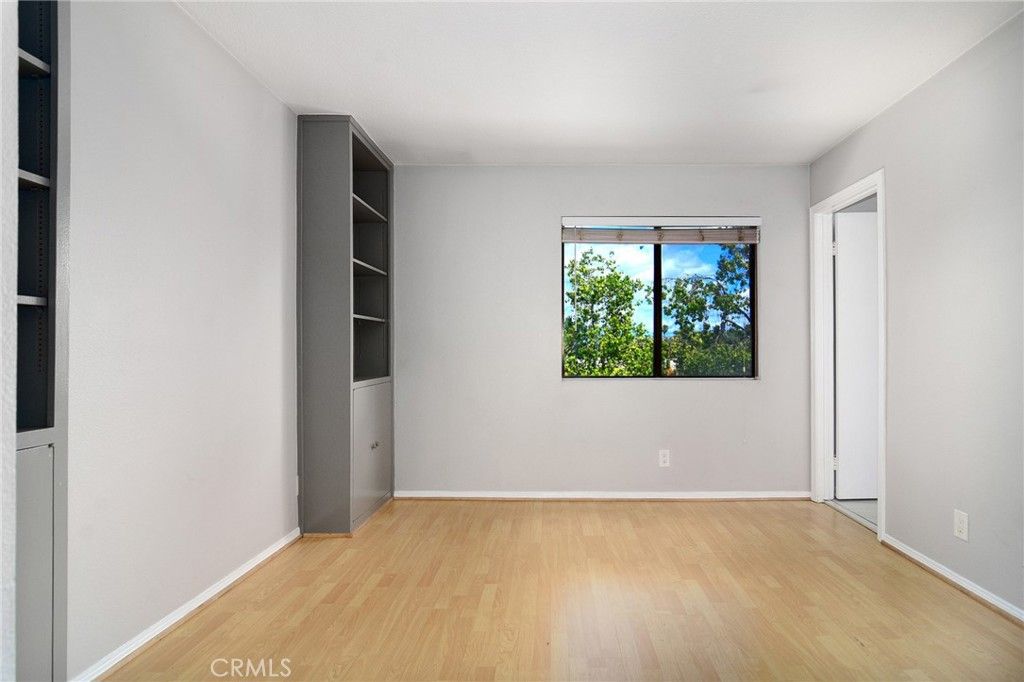 Image 25 of property listing at 18739 Hatteras Street 55, Tarzana, CA 91356