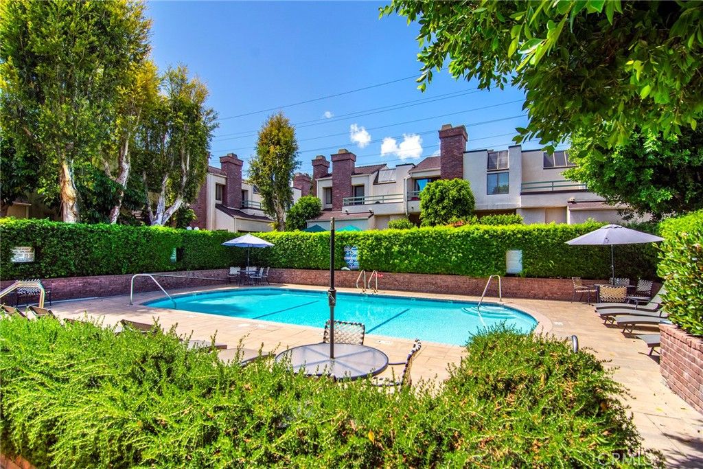 Image 30 of property listing at 18739 Hatteras Street 55, Tarzana, CA 91356