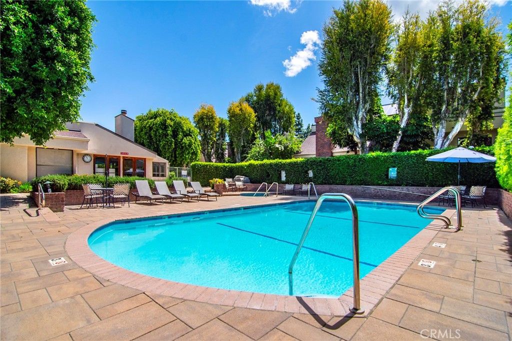 Image 31 of property listing at 18739 Hatteras Street 55, Tarzana, CA 91356