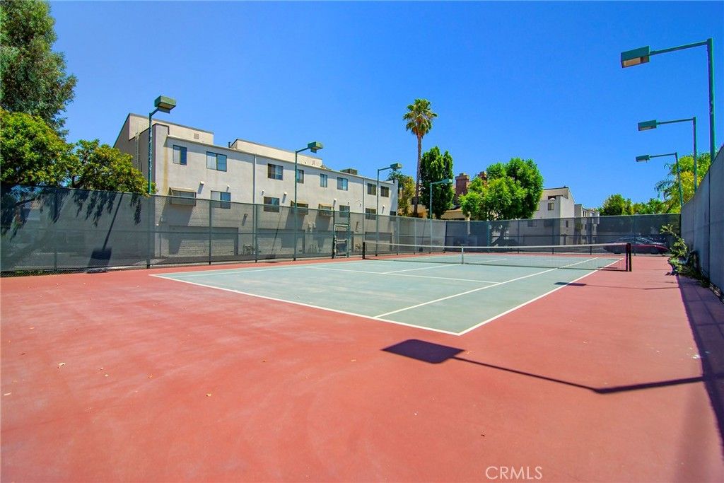 Image 36 of property listing at 18739 Hatteras Street 55, Tarzana, CA 91356