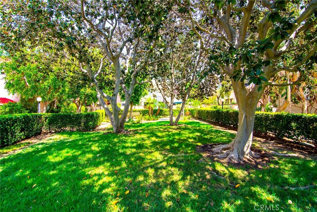 Image 41 of property listing at 18739 Hatteras Street 55, Tarzana, CA 91356