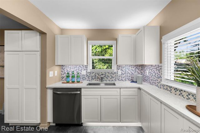 1411 Bauman Avenue, Royal Oak, MI 48073