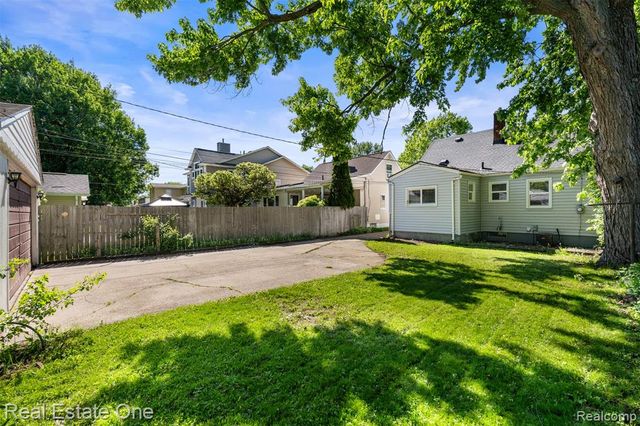 1411 Bauman Avenue, Royal Oak, MI 48073