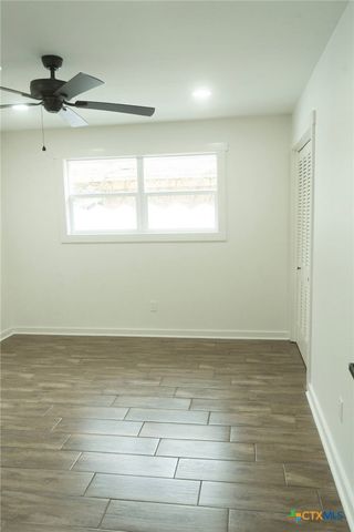 2704 E Loma Vista Avenue, Victoria, TX 77901