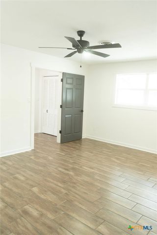 2704 E Loma Vista Avenue, Victoria, TX 77901