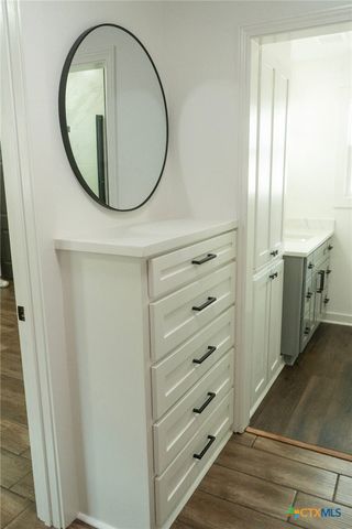 2704 E Loma Vista Avenue, Victoria, TX 77901