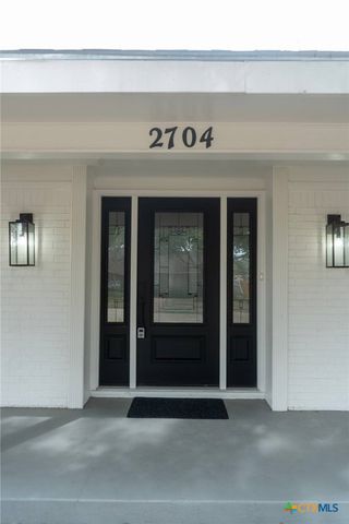 2704 E Loma Vista Avenue, Victoria, TX 77901