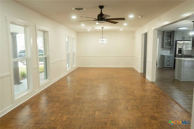 2704 E Loma Vista Avenue, Victoria, TX 77901