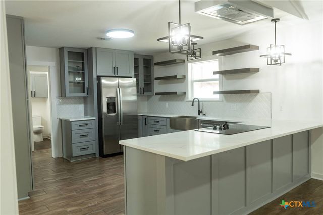 2704 E Loma Vista Avenue, Victoria, TX 77901