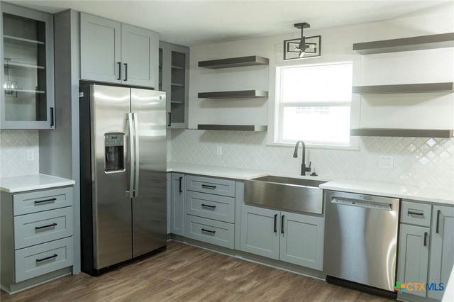 2704 E Loma Vista Avenue, Victoria, TX 77901