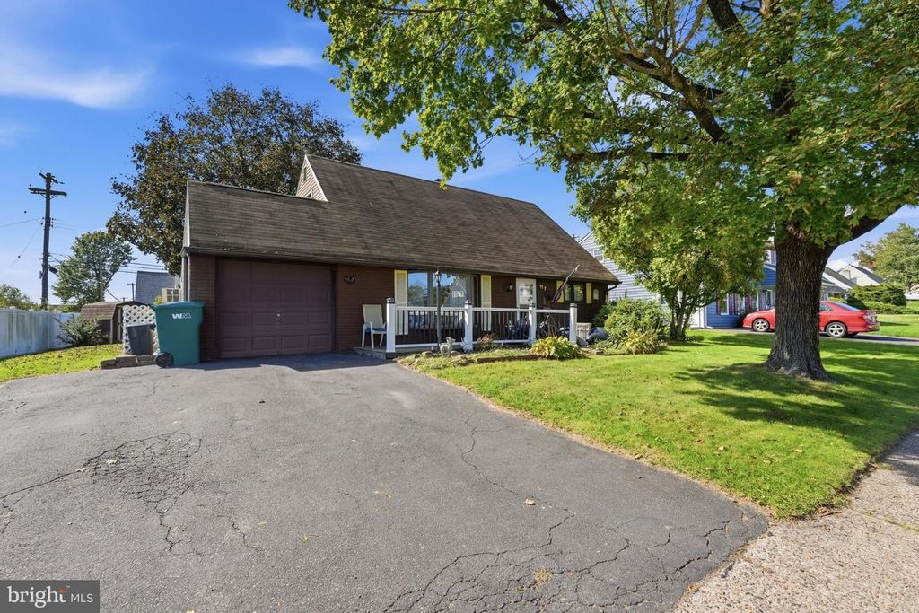 117 HEARTWOOD RD, LEVITTOWN, PA 19056 — exterior