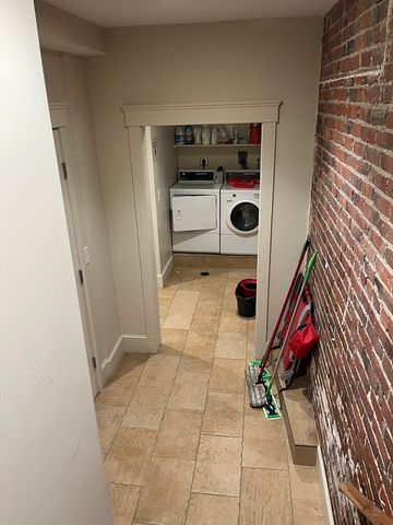 170 Saint Botolph Street 4, Boston, MA 02116