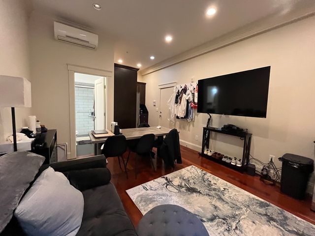 170 Saint Botolph Street 4, Boston, MA 02116