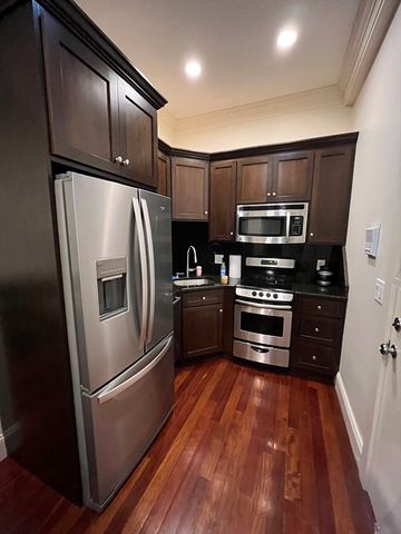 170 Saint Botolph Street 4, Boston, MA 02116