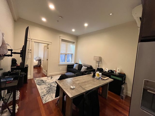 170 Saint Botolph Street 4, Boston, MA 02116