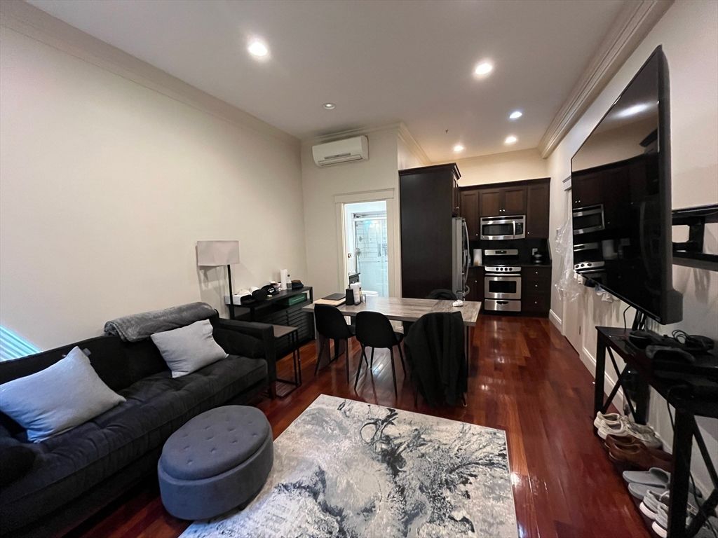 170 Saint Botolph Street 4, Boston, MA 02116