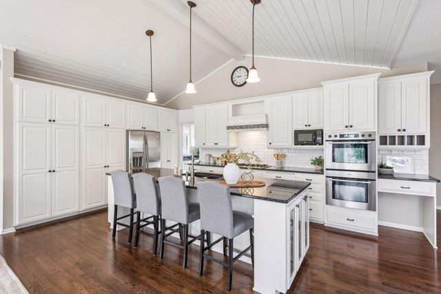 2070 Woodstone Drive, Victoria, MN 55386