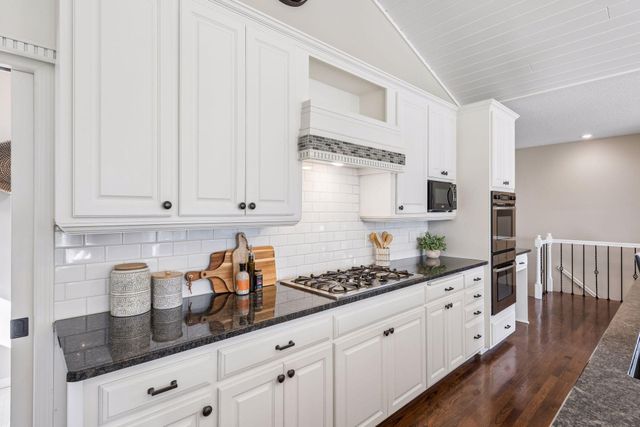 2070 Woodstone Drive, Victoria, MN 55386