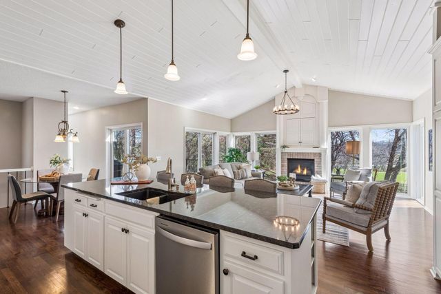 2070 Woodstone Drive, Victoria, MN 55386