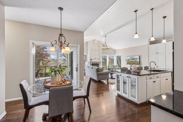 2070 Woodstone Drive, Victoria, MN 55386