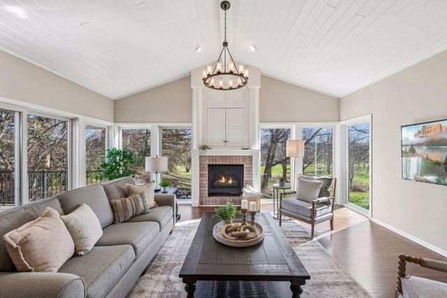 2070 Woodstone Drive, Victoria, MN 55386