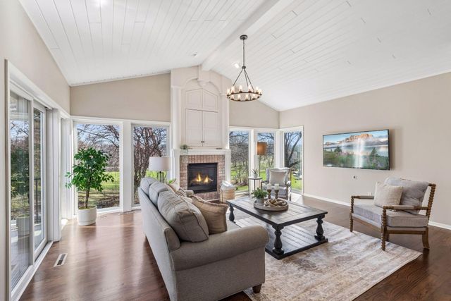 2070 Woodstone Drive, Victoria, MN 55386