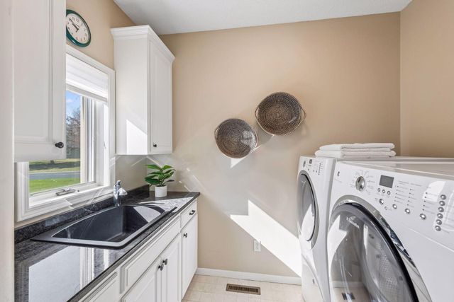 2070 Woodstone Drive, Victoria, MN 55386