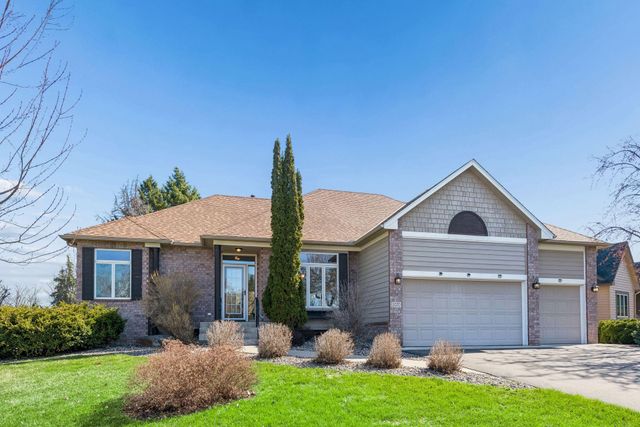 2070 Woodstone Drive, Victoria, MN 55386