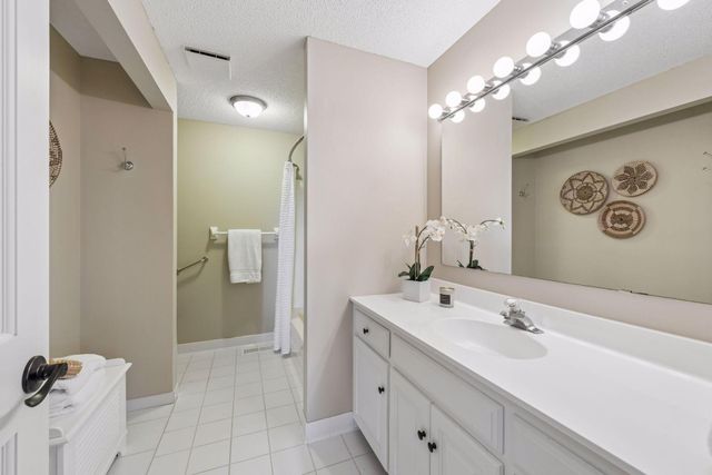 2070 Woodstone Drive, Victoria, MN 55386