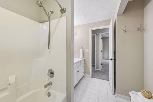 2070 Woodstone Drive, Victoria, MN 55386