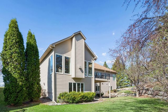 2070 Woodstone Drive, Victoria, MN 55386